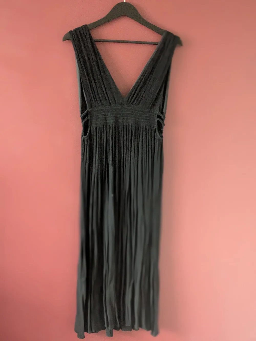 Sleeveless Black V-Neck Maxi Dress - Picture 6 of 7